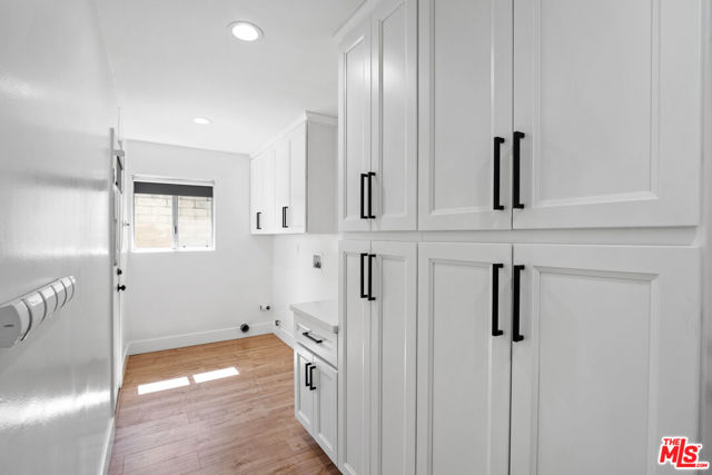 22619 Town Crier Road, Calabasas CA: https://media.crmls.org/mediaz/69383cd5-3596-4b89-bcff-410f7a96052d.jpg