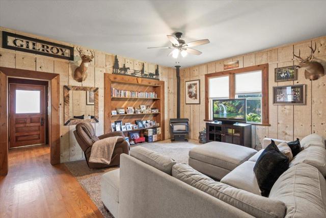 2675 Pacheco Pass Highway, Gilroy CA: https://media.crmls.org/mediaz/69386649-f6ee-4370-a5fe-c4e5a0e7981b.jpg