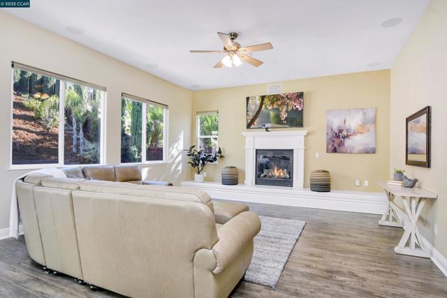 2593 Camel Back Rd, Brentwood CA: https://media.crmls.org/mediaz/6938e518-f64a-4daa-931b-3e32148d952a.jpg