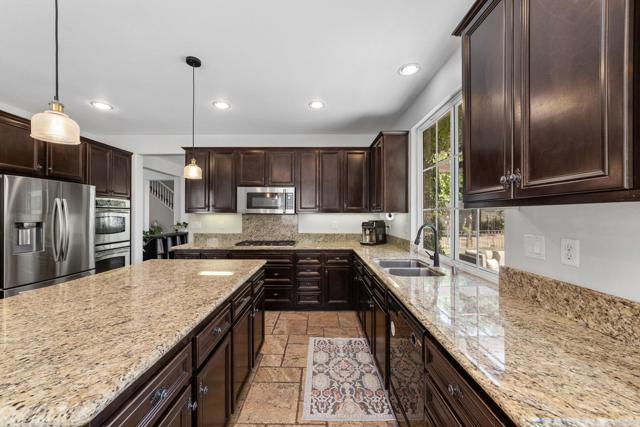 27792 Elderberry Street, Murrieta CA: https://media.crmls.org/mediaz/6939801c-37ca-4ecf-8cab-538905b66ff0.jpg