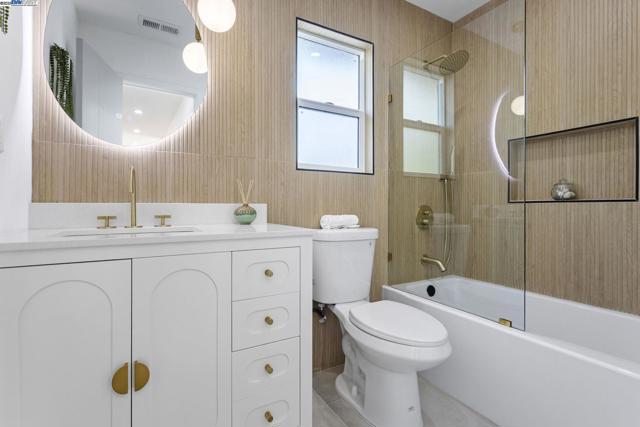 365 Monaco Ave, Union City CA: https://media.crmls.org/mediaz/69399df5-729f-480a-afb0-4b31c5d0f056.jpg