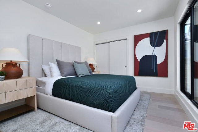 15431 Milbank Street, Encino CA: https://media.crmls.org/mediaz/6939a89f-42ea-4a60-8c5d-f3a3def63f01.jpg