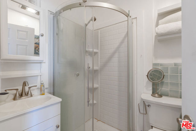 17503 Runnymede Street, Lake Balboa CA: https://media.crmls.org/mediaz/693a37b6-2ed7-4617-8143-6b70476a1a23.jpg