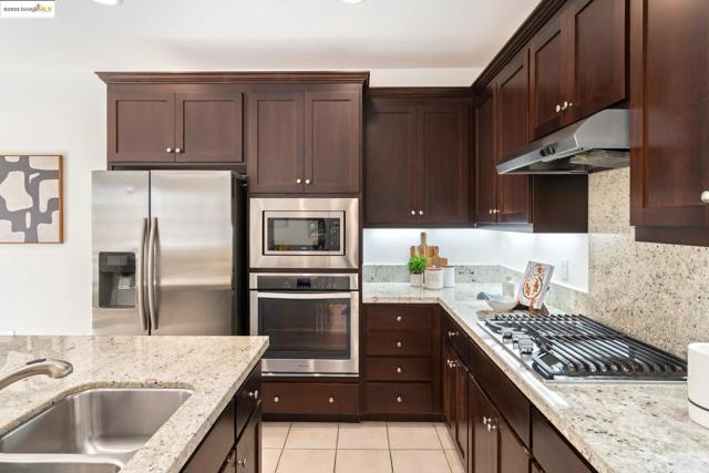 112 Willowrun Way, Oakley CA: https://media.crmls.org/mediaz/693aa07c-f5ed-4cc2-918f-e7b9702bfa02.jpg
