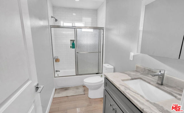 1946 W 39th Street, Los Angeles CA: https://media.crmls.org/mediaz/693ac38d-5e4e-4f75-891f-68610de7f210.jpg