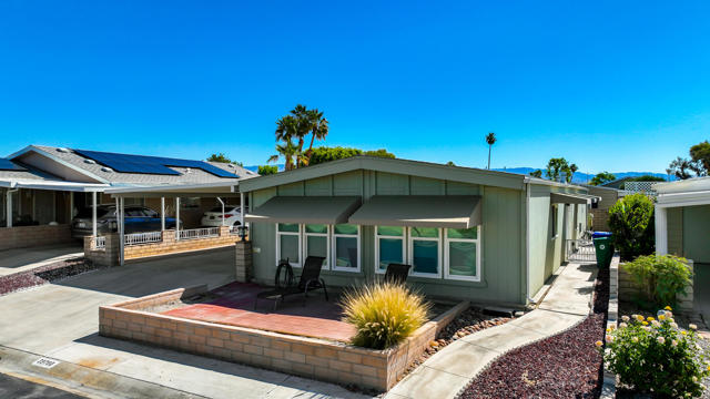 39780 Black Mesa Lane, Palm Desert CA: https://media.crmls.org/mediaz/693bb8b3-b288-451a-a213-2e0fbb660017.jpg