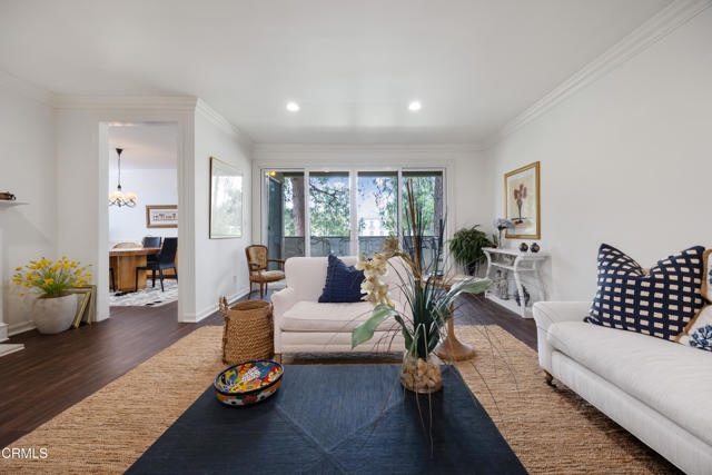 380 S Orange Grove Boulevard, Pasadena CA: https://media.crmls.org/mediaz/693c78da-b9ac-4aba-a1c8-959def7c7591.jpg
