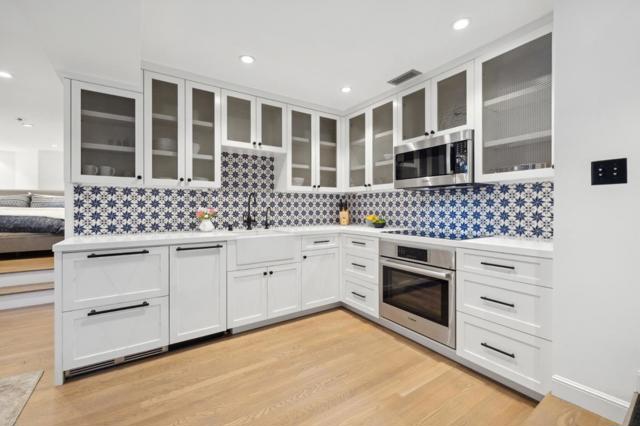 957 University Drive, Menlo Park CA: https://media.crmls.org/mediaz/693c7edd-89bf-40d7-9fb0-4d9d2744a009.jpg