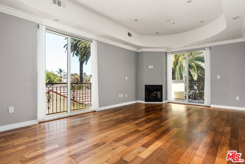632 N Kings Road #202