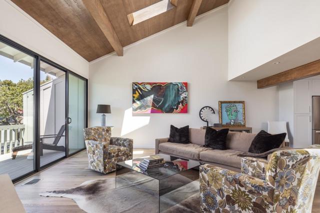28086 Barn Way, Carmel CA: https://media.crmls.org/mediaz/693d5423-66bb-4871-8efc-05eaf4dd2b3a.jpg
