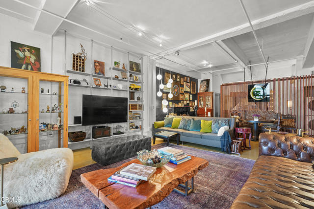 849 S Broadway, Los Angeles CA: https://media.crmls.org/mediaz/693ef685-3237-4f79-9e7c-a379255a9293.jpg