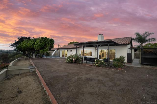 5416 Horse Ridge Way, Bonita CA: https://media.crmls.org/mediaz/693f1485-520f-4697-a4be-fcc5430b2378.jpg