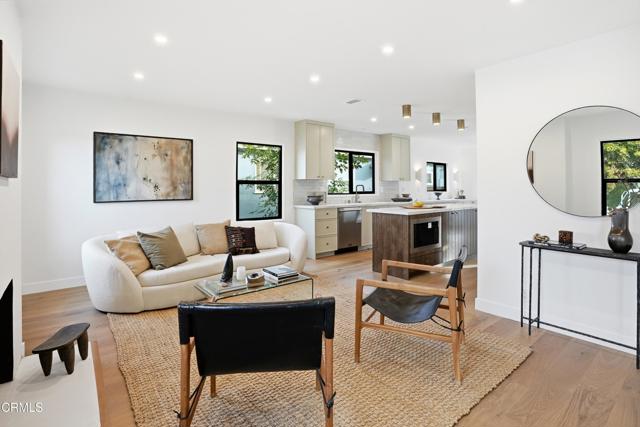 Detail Gallery Image 2 of 37 For 2801 Ceilhunt Ave, Los Angeles,  CA 90064 - 4 Beds | 2 Baths