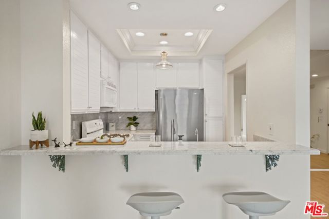 Image 11 of 33 For 8505 Gulana Avenue 4217