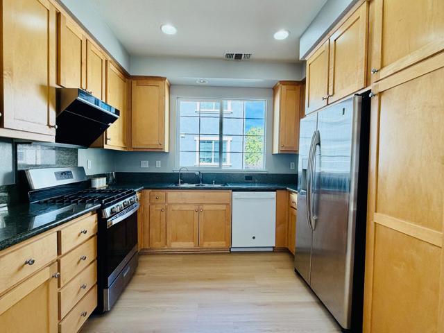 562 Montego Terrace, Sunnyvale CA: https://media.crmls.org/mediaz/69414683-38fe-4fcd-b485-fac4e28a219d.jpg