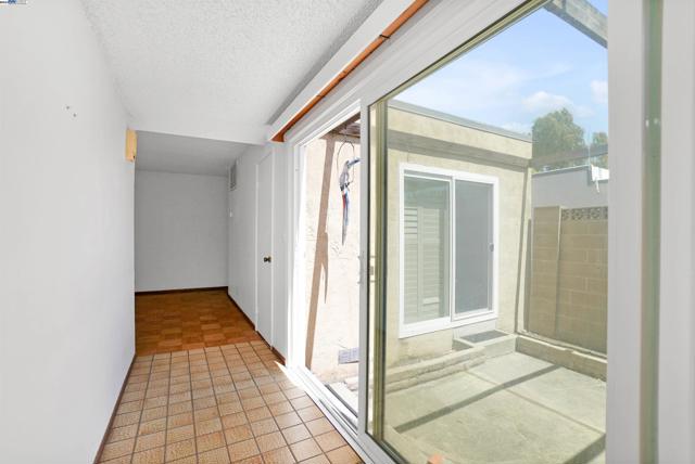 Image 4 of 31 For 37690 Los Arboles Dr