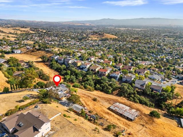 14990 Garcal Drive, San Jose CA: https://media.crmls.org/mediaz/69427123-4261-49ca-8aba-89eb83374793.jpg