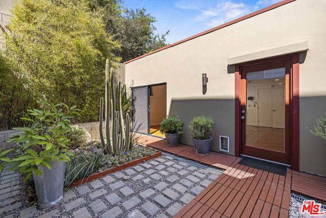 2222 Bancroft Avenue, Los Angeles CA: https://media.crmls.org/mediaz/69427eae-d0f4-4fde-89d6-4e98342a4db7.jpg