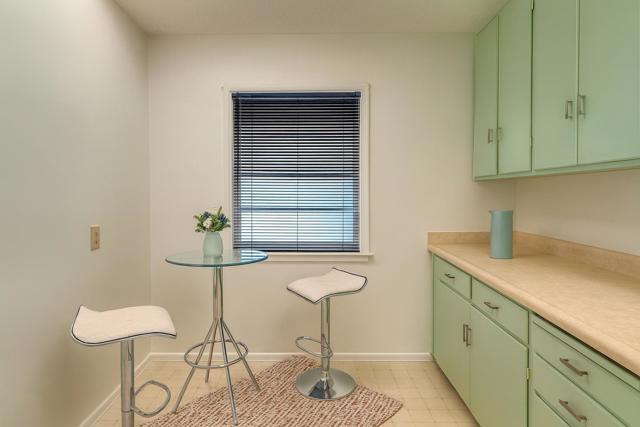 27602762 Byron Street, Palo Alto CA: https://media.crmls.org/mediaz/694365a5-40df-4b1a-b405-edb30d4c5ff2.jpg