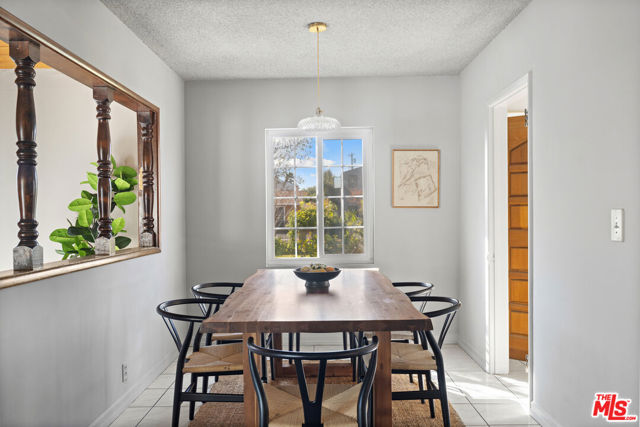 4242 Grand View Boulevard, Los Angeles CA: https://media.crmls.org/mediaz/6943ad56-5180-4798-8f23-7018b94d9c2a.jpg