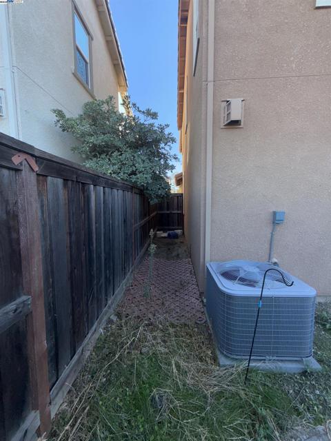 2746 Gracie Pl, Fairfield CA: https://media.crmls.org/mediaz/6943f09f-58f2-4dfd-b3b4-b42c90d727b3.jpg