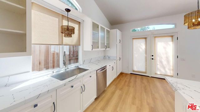 1912 Veranda Court, Modesto CA: https://media.crmls.org/mediaz/694405f5-7409-4cf3-8e0e-829463b0d64e.jpg