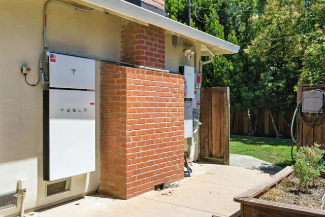 1406 Hollenbeck Avenue, Sunnyvale CA: https://media.crmls.org/mediaz/694469f6-65ae-4777-8987-9f1402f07fe7.jpg
