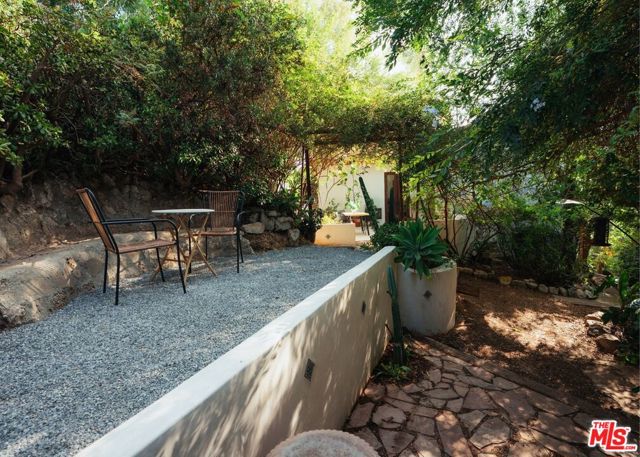 4559 E Rose Hill Drive, Los Angeles CA: https://media.crmls.org/mediaz/6944a3aa-92c9-4aec-ae94-a9ab10d66115.jpg