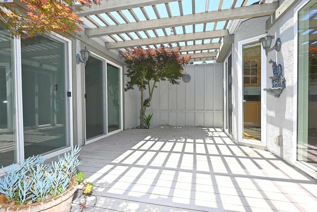 727 Paradise Valley Ct, Danville CA: https://media.crmls.org/mediaz/6944b8ff-1000-4256-bcff-80f528ef0338.jpg