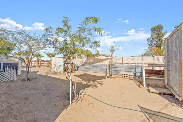 2342 Sand Jewel Avenue, Thermal CA: https://media.crmls.org/mediaz/694608a8-6f8b-4713-b356-2dd32d213a16.jpg