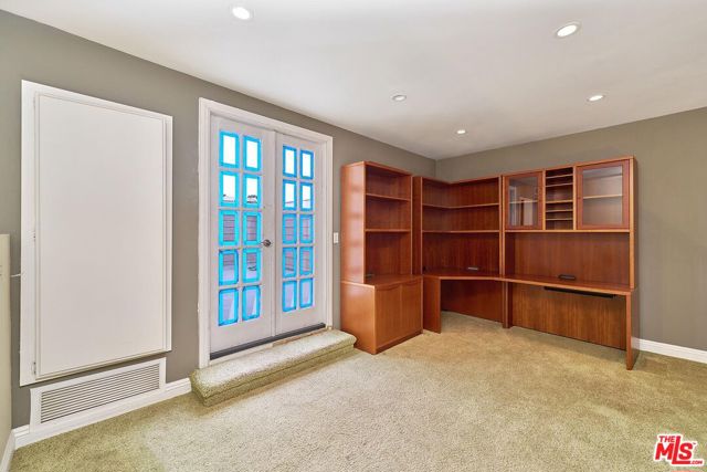 13078 Mindanao Way, Marina del Rey CA: https://media.crmls.org/mediaz/69463a48-8027-4ce4-8e07-2ad6b2f27b72.jpg