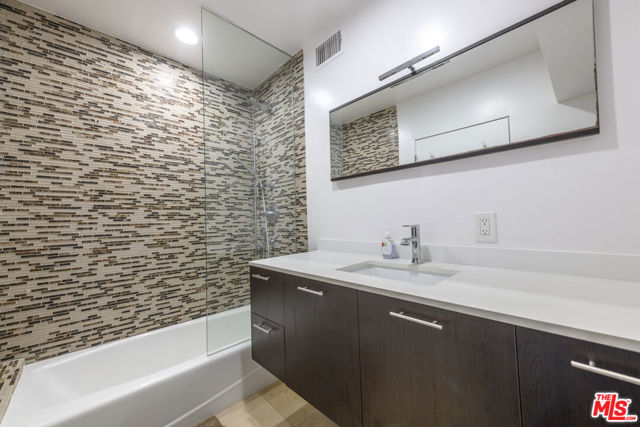8581 Cole Crest Drive, Los Angeles CA: https://media.crmls.org/mediaz/69464b43-6c15-4607-82e1-7950e61ee095.jpg