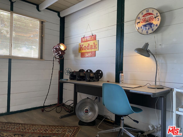 6970 Fernhill Drive, Malibu CA: https://media.crmls.org/mediaz/694659ea-1f33-468b-be90-94c54a8cd184.jpg