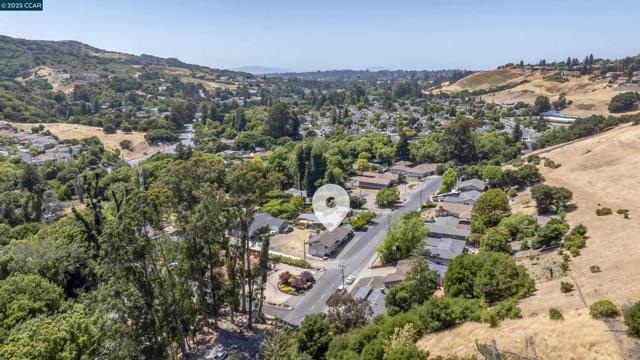6180 HILLSIDE DRIVE, El Sobrante CA: https://media.crmls.org/mediaz/6946b656-a1c7-4fe2-9712-b5cb49c0a5e4.jpg