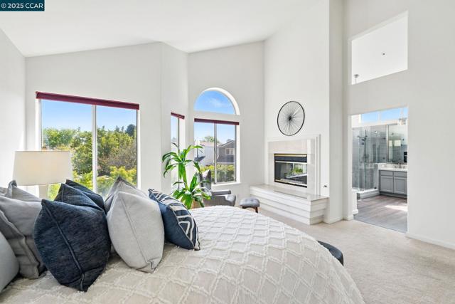30300 Meridien Cir, Union City CA: https://media.crmls.org/mediaz/69474747-2795-4cf5-8d5a-986917190cc6.jpg