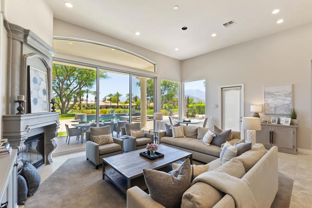 48644 Vista Palomino, La Quinta CA: https://media.crmls.org/mediaz/6947813a-9bc9-44f7-a283-138271027e9f.jpg