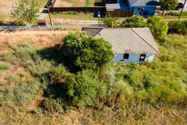 6200 Frye Lane, Hollister CA: https://media.crmls.org/mediaz/6947e520-9c34-4822-9289-e80a688cc5d2.jpg