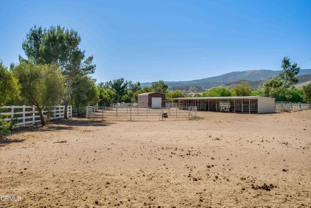35135 Caprock Road, Santa Clarita CA: https://media.crmls.org/mediaz/69482776-ac72-4b40-b1b6-852fbfea8215.jpg