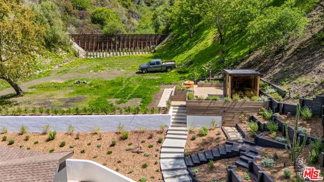3476 Mandeville Canyon Road, Los Angeles CA: https://media.crmls.org/mediaz/69482ed3-fe1e-4669-88a4-0b15b6fe609a.jpg