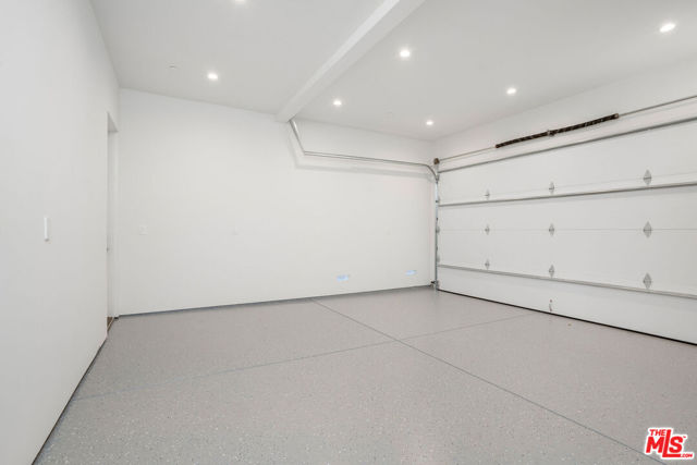5660 Winnetka Avenue, Woodland Hills CA: https://media.crmls.org/mediaz/6948635a-06df-472e-98e3-cca62cc46dbf.jpg