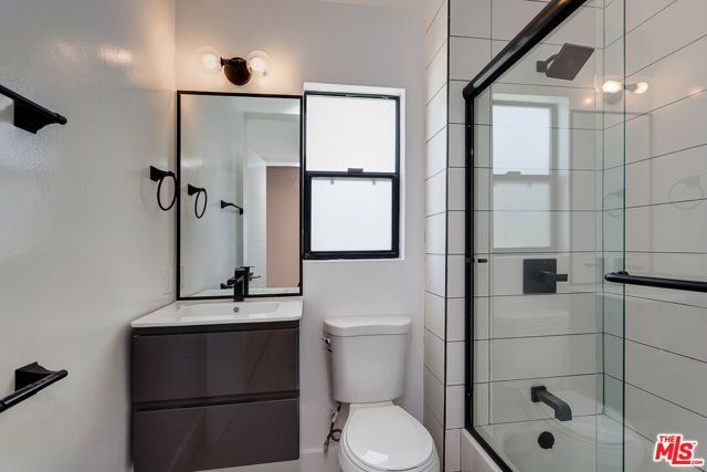 2845 S REDONDO, Los Angeles CA: https://media.crmls.org/mediaz/69488b96-7582-47eb-ac72-e6a6f5e1a63a.jpg