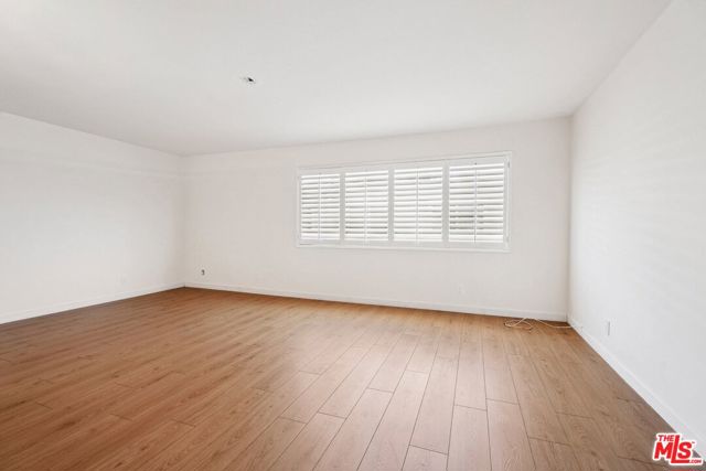 13065 Mindanao Way, Marina del Rey CA: https://media.crmls.org/mediaz/6948a9a8-1456-40e7-98e7-78e3f98fa579.jpg