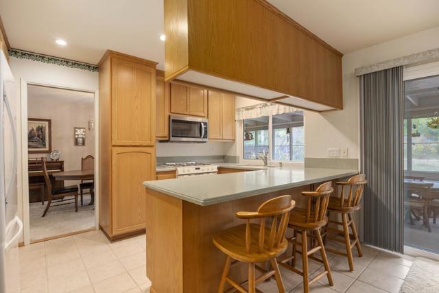 Detail Gallery Image 10 of 42 For 7413 Rowena St, San Diego,  CA 92119 - 5 Beds | 3 Baths