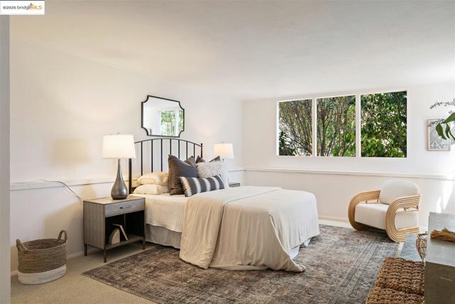 1009 Richmond st, El Cerrito CA: https://media.crmls.org/mediaz/6949e9c6-faa8-4fe0-84fb-b6633f68cffe.jpg