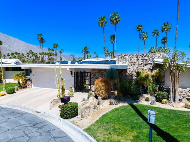 1380 Malaga Circle, Palm Springs CA: https://media.crmls.org/mediaz/694a1c8c-a70d-4248-806b-1bd1b4a236de.jpg