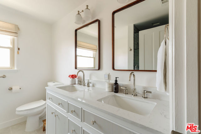 5635 S Chariton Avenue, Los Angeles CA: https://media.crmls.org/mediaz/694af959-85df-40bf-bcf0-3ad59ed7934c.jpg