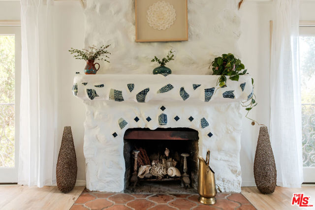 21316 Encina Road, Topanga CA: https://media.crmls.org/mediaz/694b403f-08d9-4a46-89b2-238c946db0e2.jpg