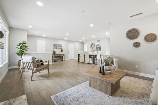 12516 Camino Vuelo, San Diego CA: https://media.crmls.org/mediaz/694bea7e-cc2d-4452-8de6-83e063fff521.jpg