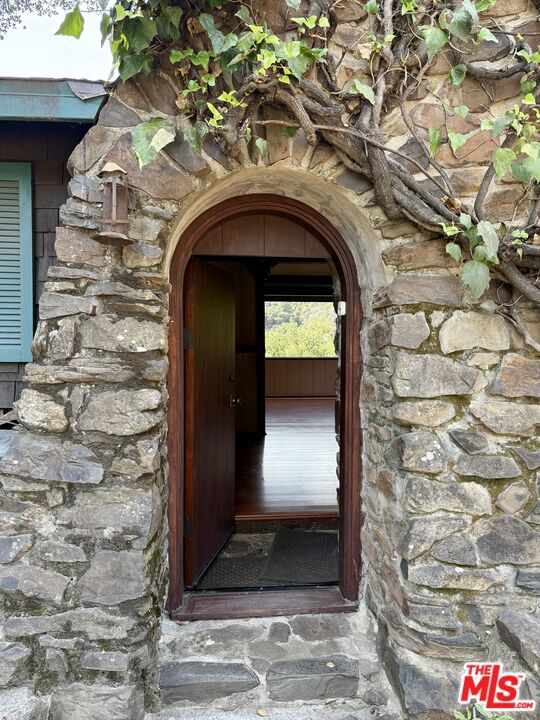 713 Robinson Road