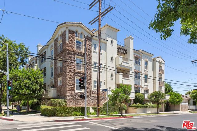 4202 Whitsett Avenue, Studio City CA: https://media.crmls.org/mediaz/694d101d-d368-4a53-b0d3-16cf84d971da.jpg